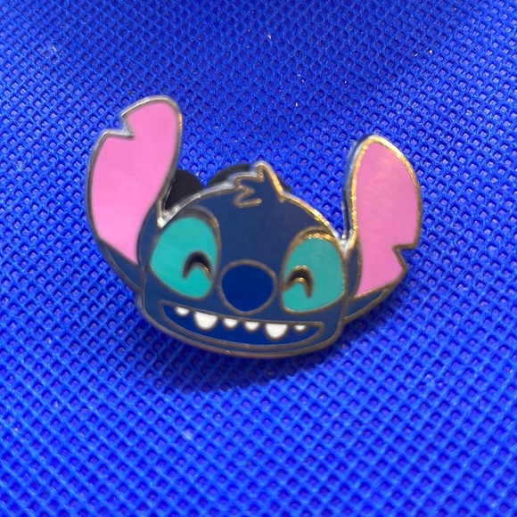 Stitch Disney Trading Pins Emojis- Smile - Picture 1 of 2